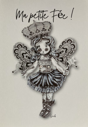 AFFICHE ENFANT FILLE PETITE FÉE NOIR ET BLANC AVEC SES AILES ET SA BAGUETTE MAGIQUE