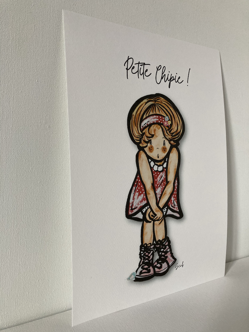 AFFICHE ENFANT FILLE PETITE CHIPIE BLONDE ET ROSE ET SON OISEAU – Image 2